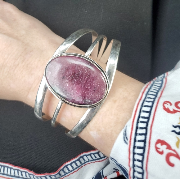 New Ruby Zoisite 925 Silver Cuff Bracelet. - Picture 4 of 16